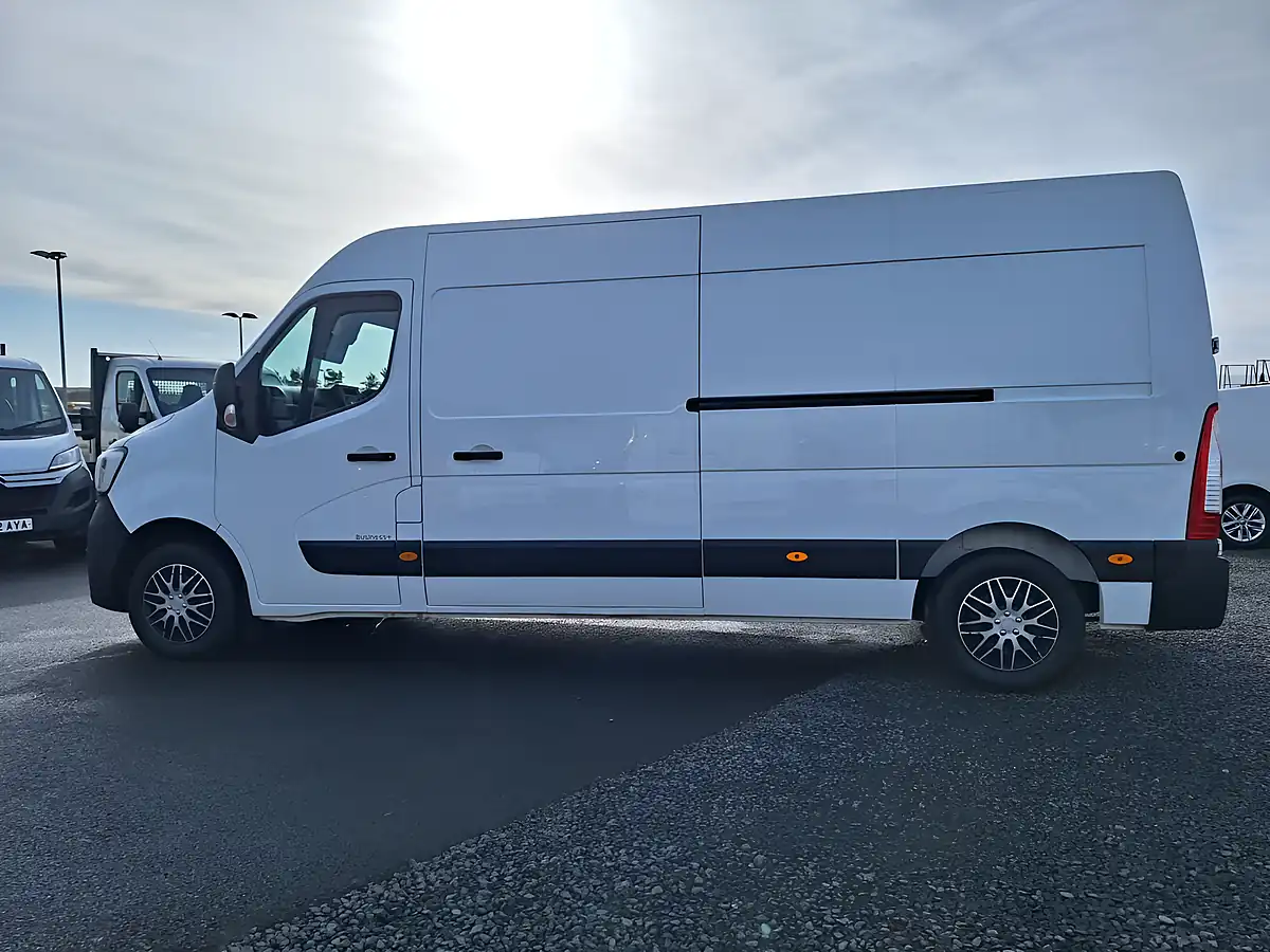 Used 2022 Renault Master 35 Business+ White - Interior and Exterior details 8