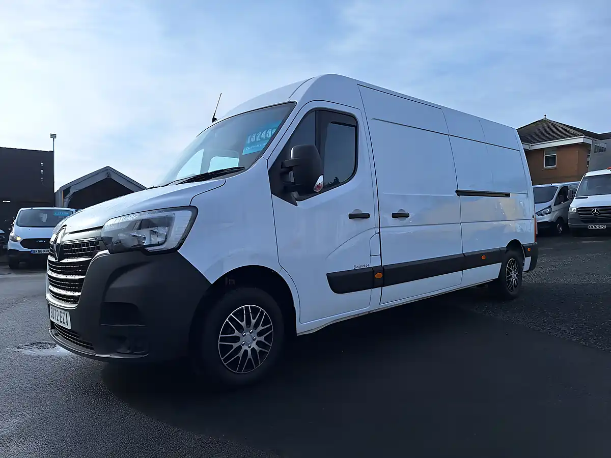 Used 2022 Renault Master 35 Business+ White - Interior and Exterior details 9