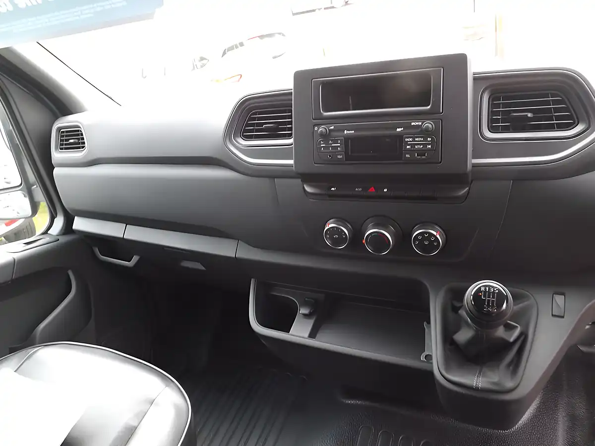 Used 2022 Renault Master Business Grey - Interior and Exterior details 11