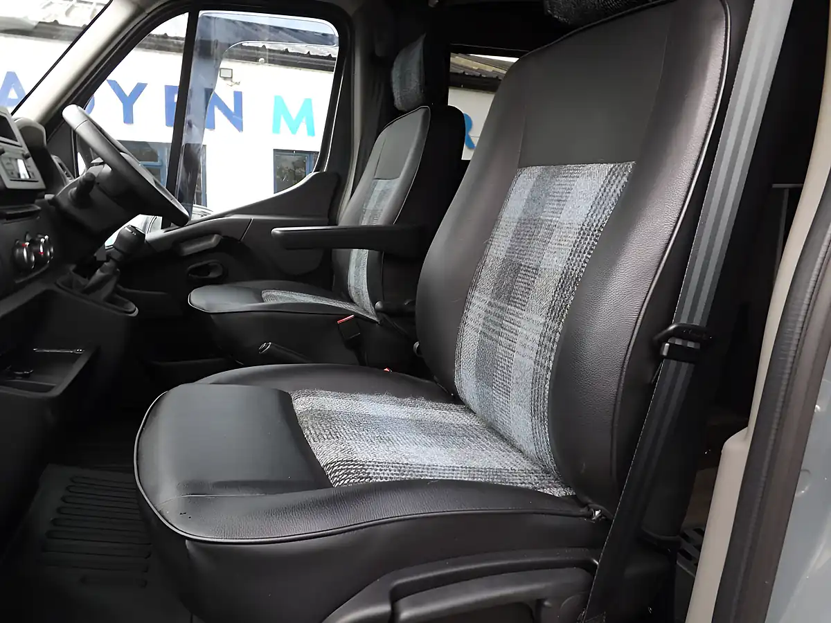 Used 2022 Renault Master Business Grey - Interior and Exterior details 13