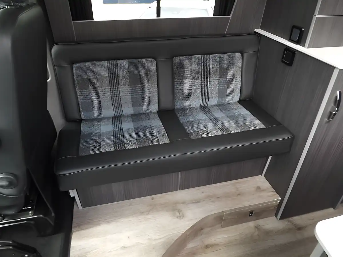 Used 2022 Renault Master Business Grey - Interior and Exterior details 16