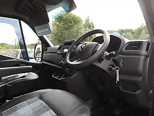 Used 2022 Renault Master Business Grey - Interior and Exterior details 9