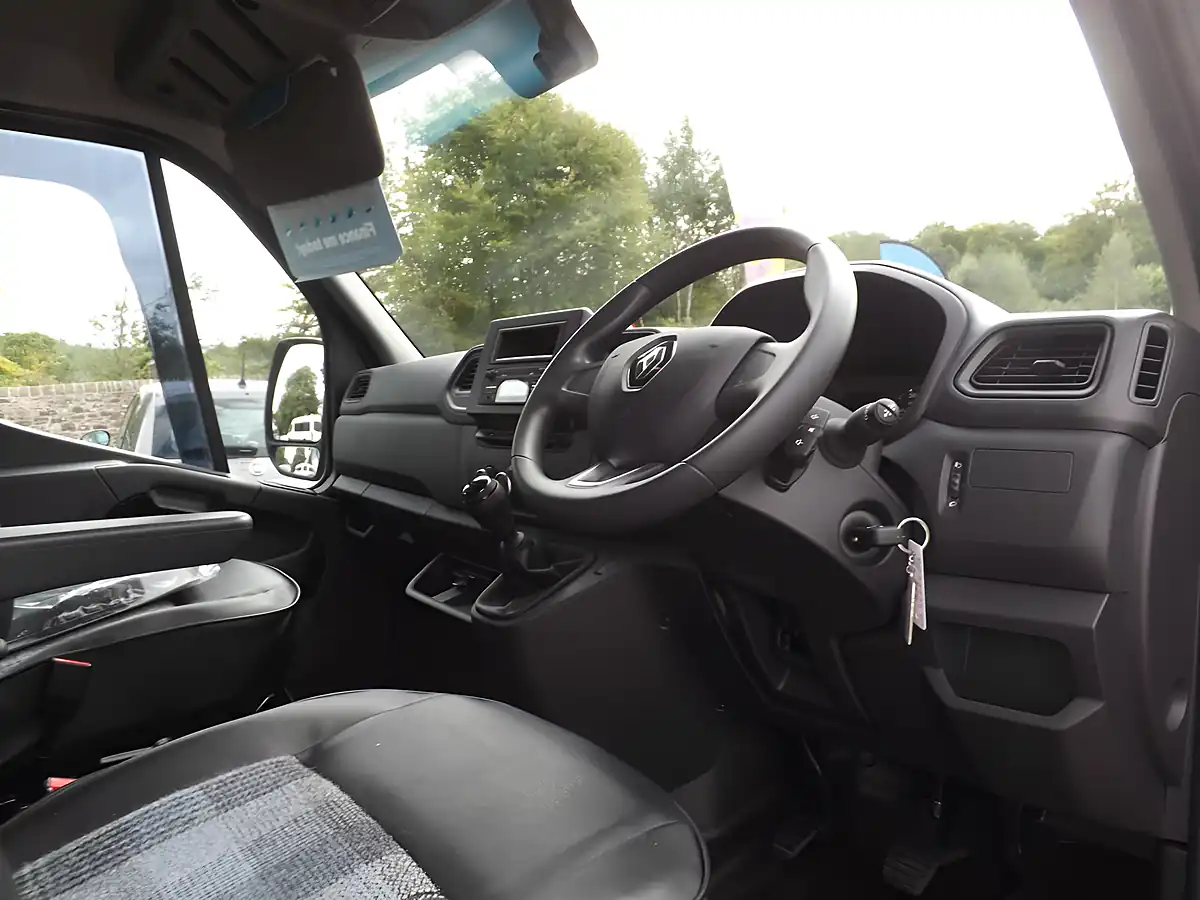 Used 2022 Renault Master Business Grey - Interior and Exterior details 9