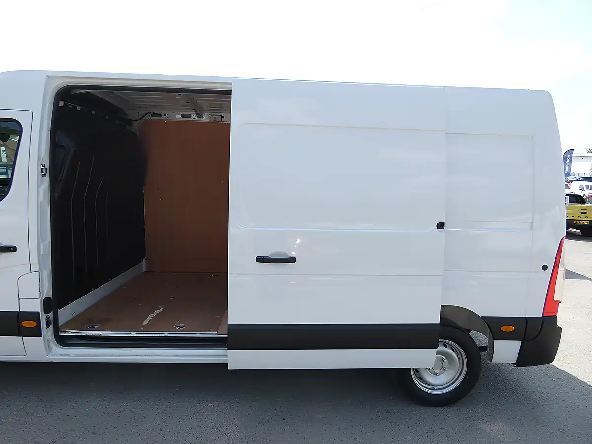 Used 2022 Renault Master Business L3H2 Mineral White - Interior and Exterior details 11