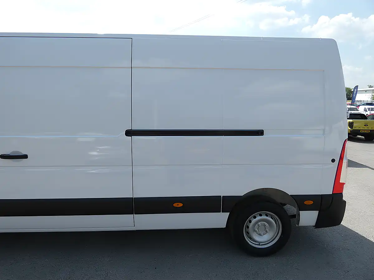 Used 2022 Renault Master Business L3H2 Mineral White - Interior and Exterior details 13