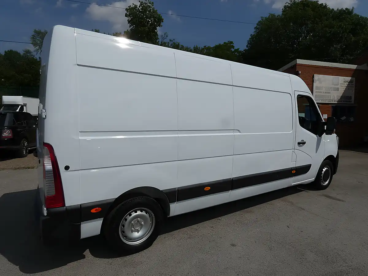 Used 2022 Renault Master Business L3H2 Mineral White - Interior and Exterior details 14