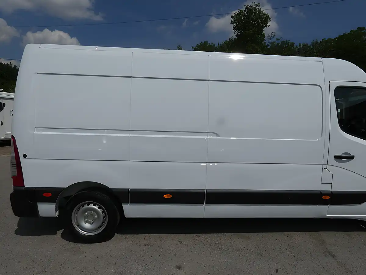 Used 2022 Renault Master Business L3H2 Mineral White - Interior and Exterior details 15