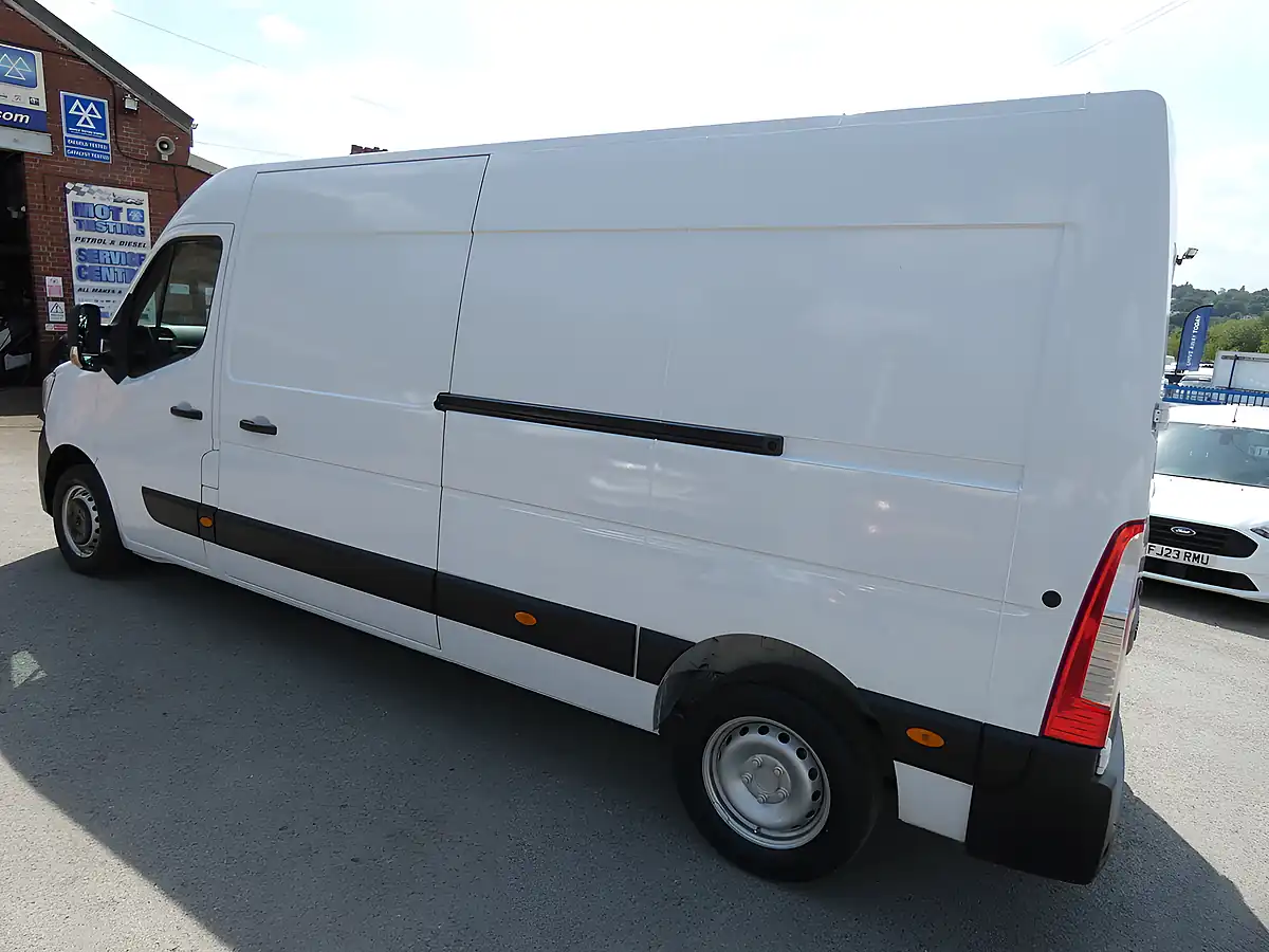 Used 2022 Renault Master Business L3H2 Mineral White - Interior and Exterior details 5