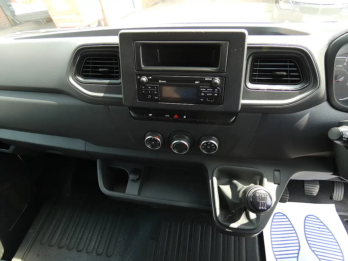 Used 2022 Renault Master Business L3H2 Mineral White - Interior and Exterior details 8