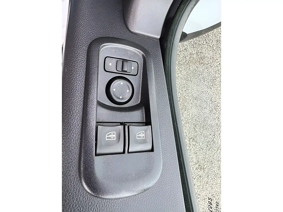 Used 2022 Renault Master Business+ Mineral White - Interior and Exterior details 18