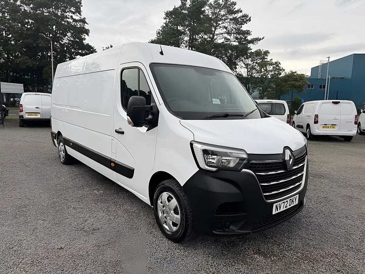 Used 2022 Renault Master Business+ Mineral White - Interior and Exterior details 3