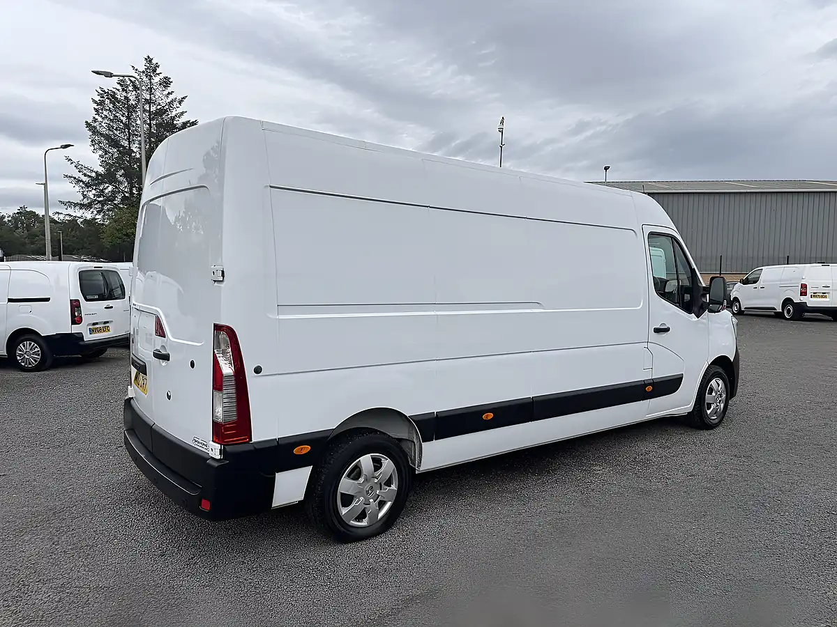 Used 2022 Renault Master Business+ Mineral White - Interior and Exterior details 5