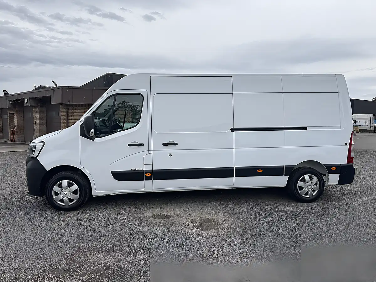 Used 2022 Renault Master Business+ Mineral White - Interior and Exterior details 8