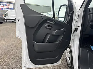 Used 2022 Renault Master Business+ Mineral White - Interior and Exterior details 9