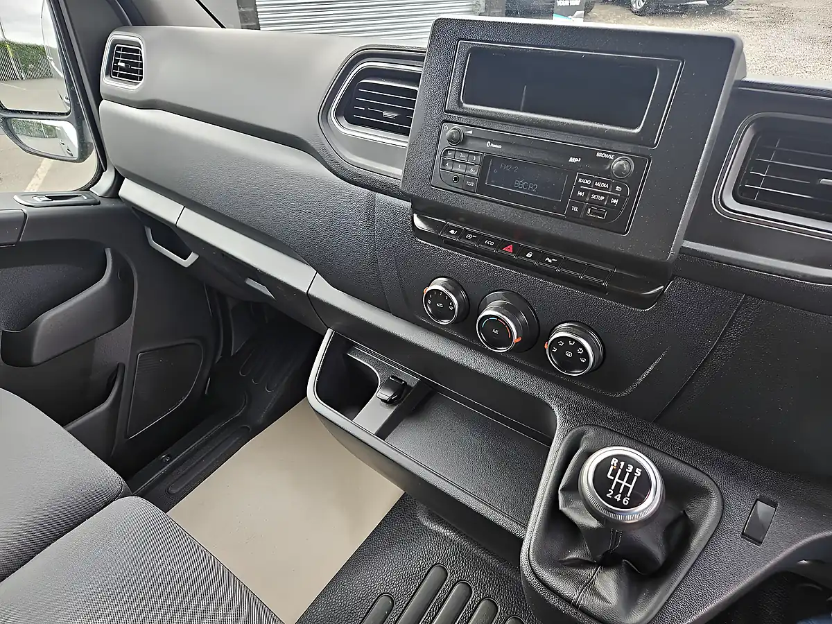 Used 2022 Renault Master Business+ Mineral White - Interior and Exterior details 12
