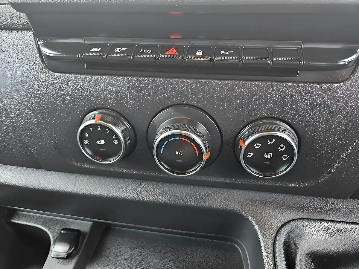 Used 2022 Renault Master Business+ Mineral White - Interior and Exterior details 16