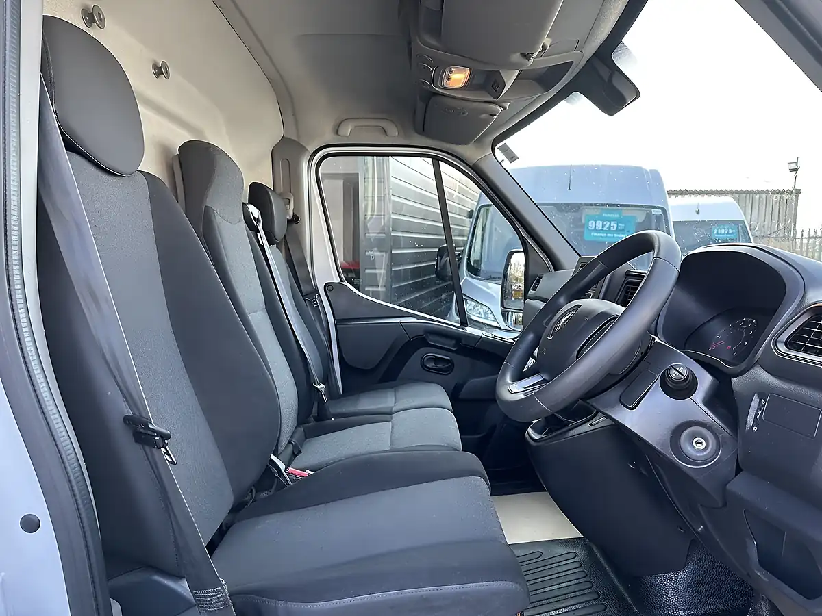 Used 2022 Renault Master Business+ Mineral White - Interior and Exterior details 5