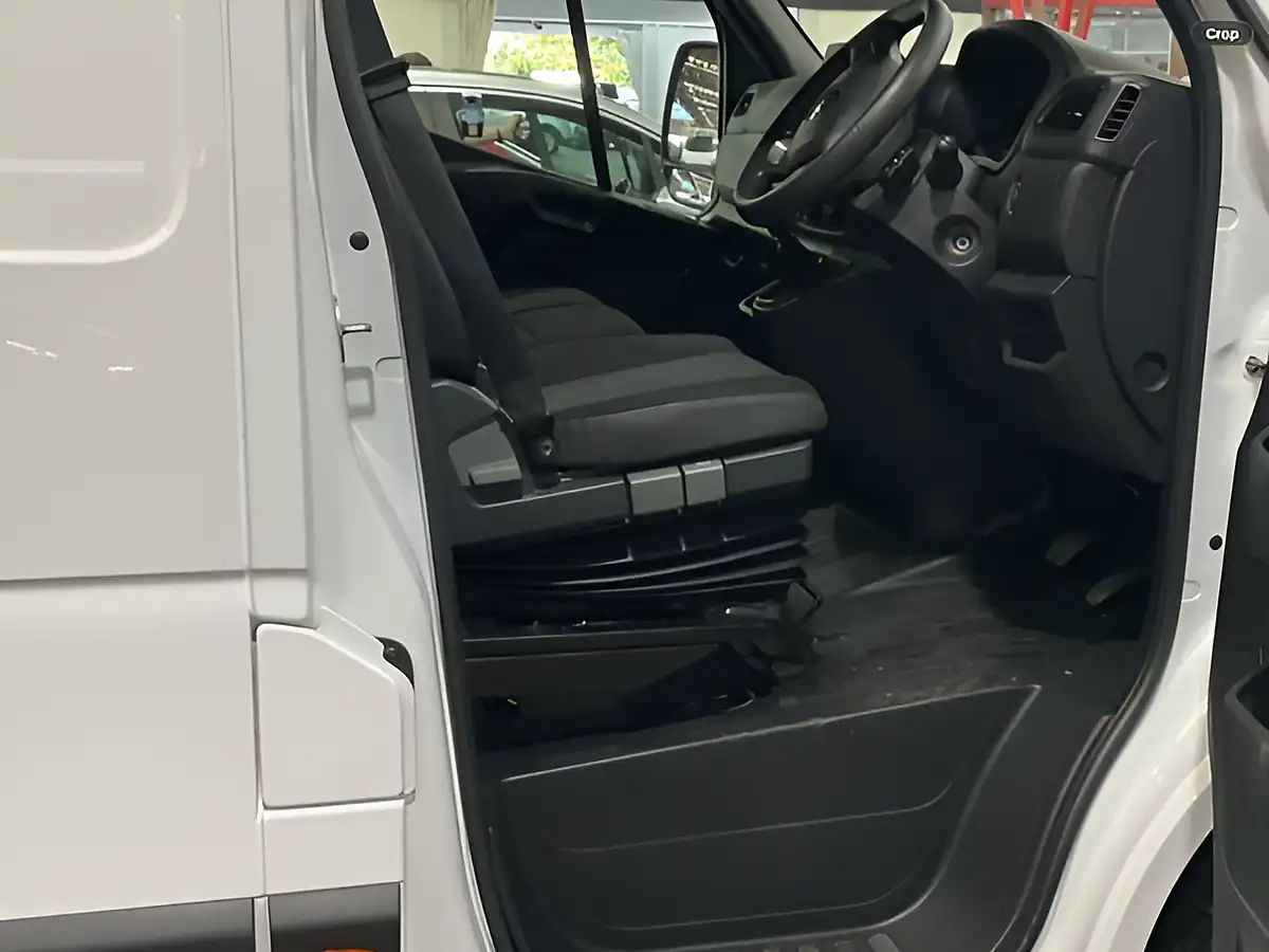 Used 2022 Renault Master Business+ White - Interior and Exterior details 5