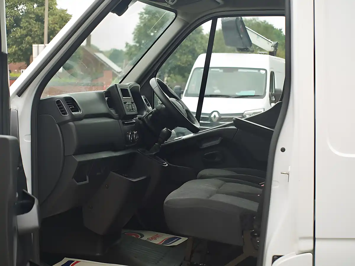 Used 2022 Renault Master Business White - Interior and Exterior details 15