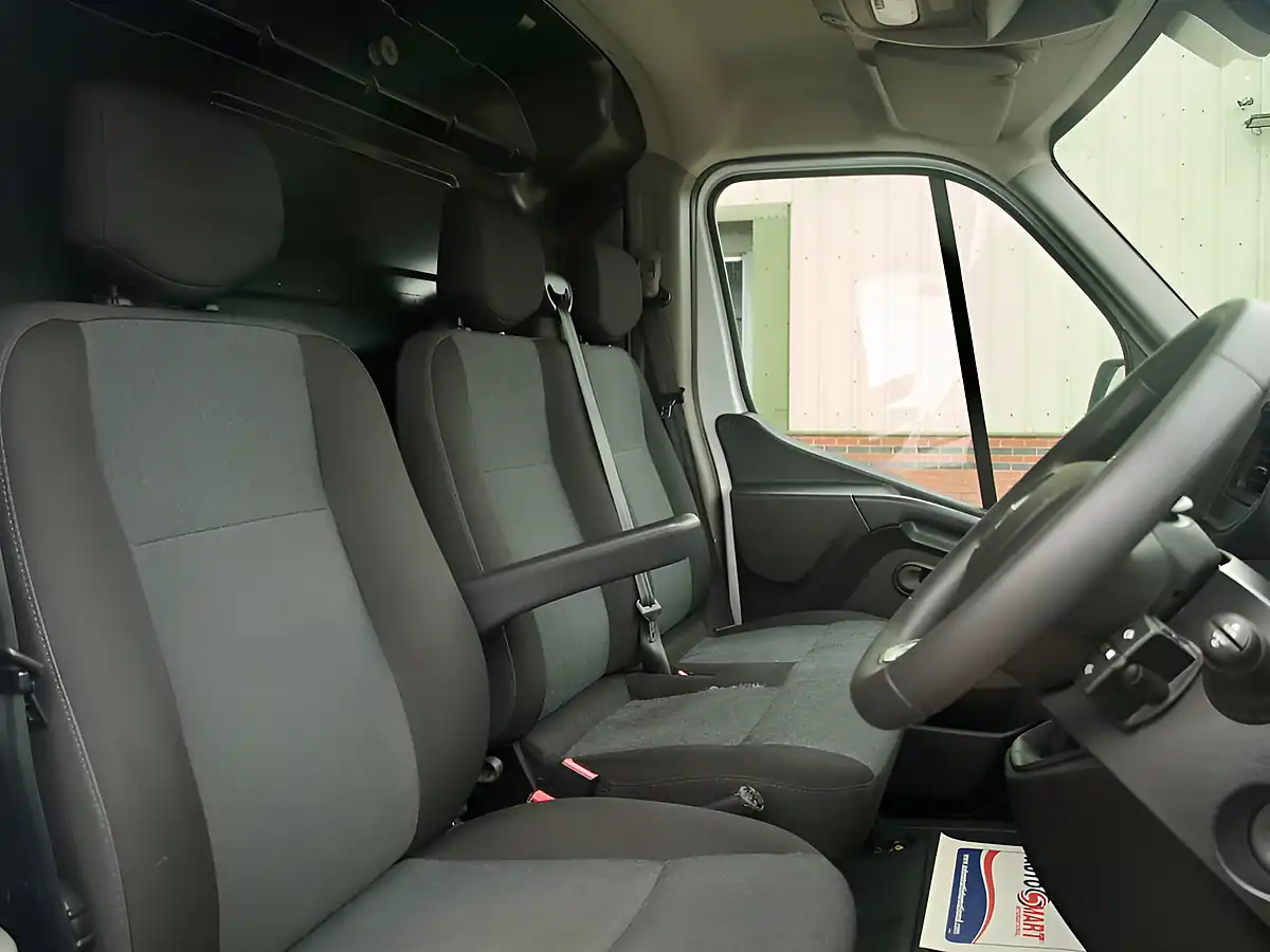 Used 2022 Renault Master Business White - Interior and Exterior details 18