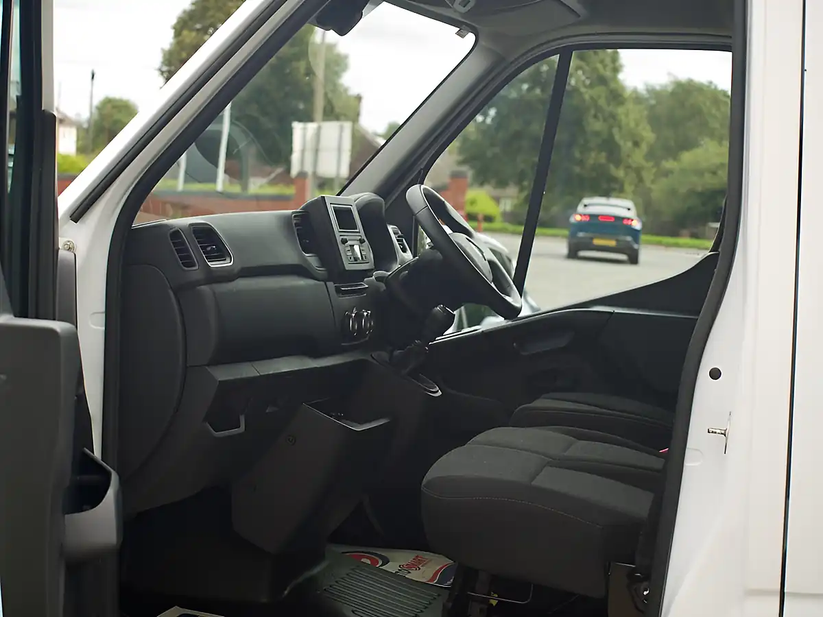 Used 2022 Renault Master Business+ White - Interior and Exterior details 15