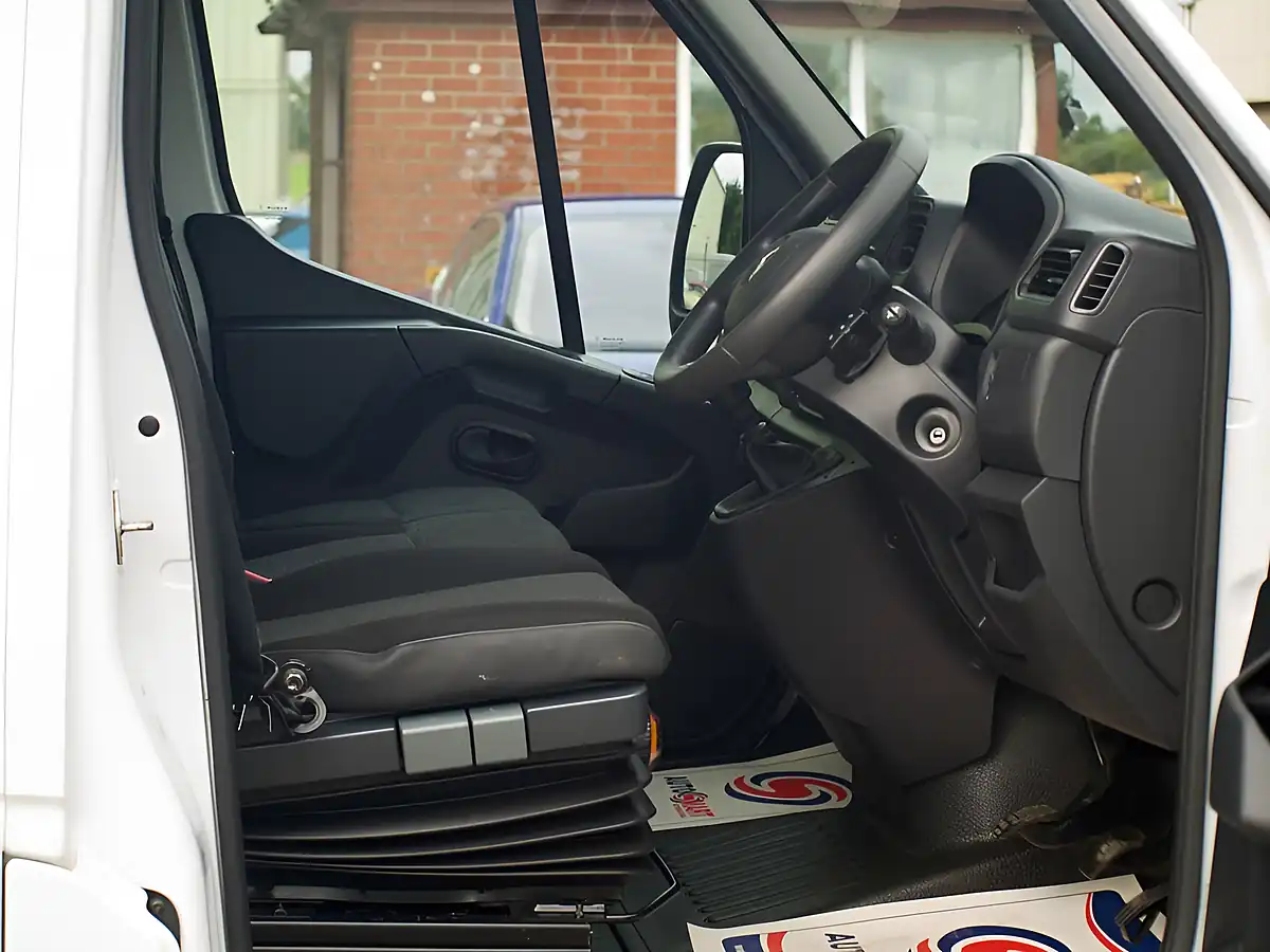 Used 2022 Renault Master Business+ White - Interior and Exterior details 16