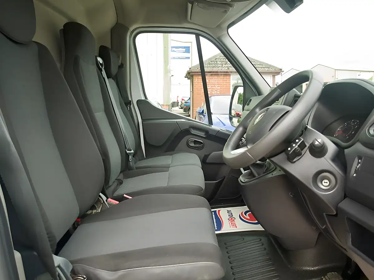 Used 2022 Renault Master Business+ White - Interior and Exterior details 18