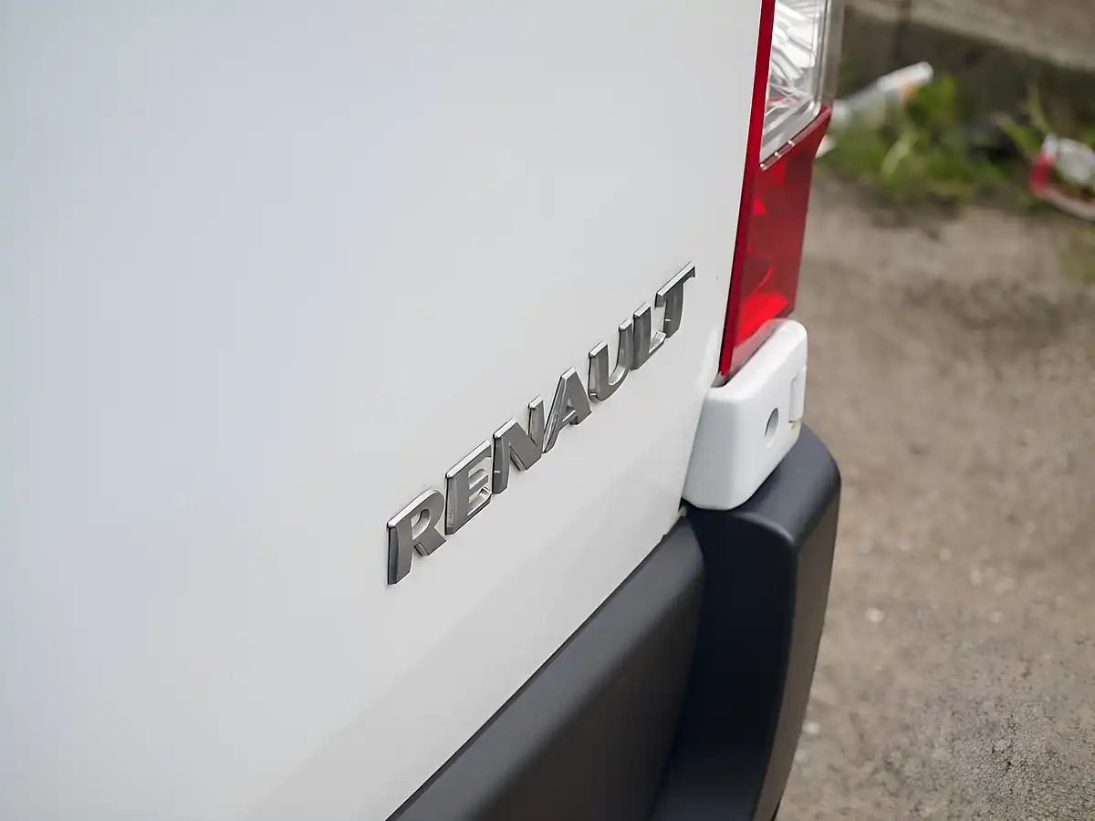 Used 2022 Renault Master Business+ White - Interior and Exterior details 9