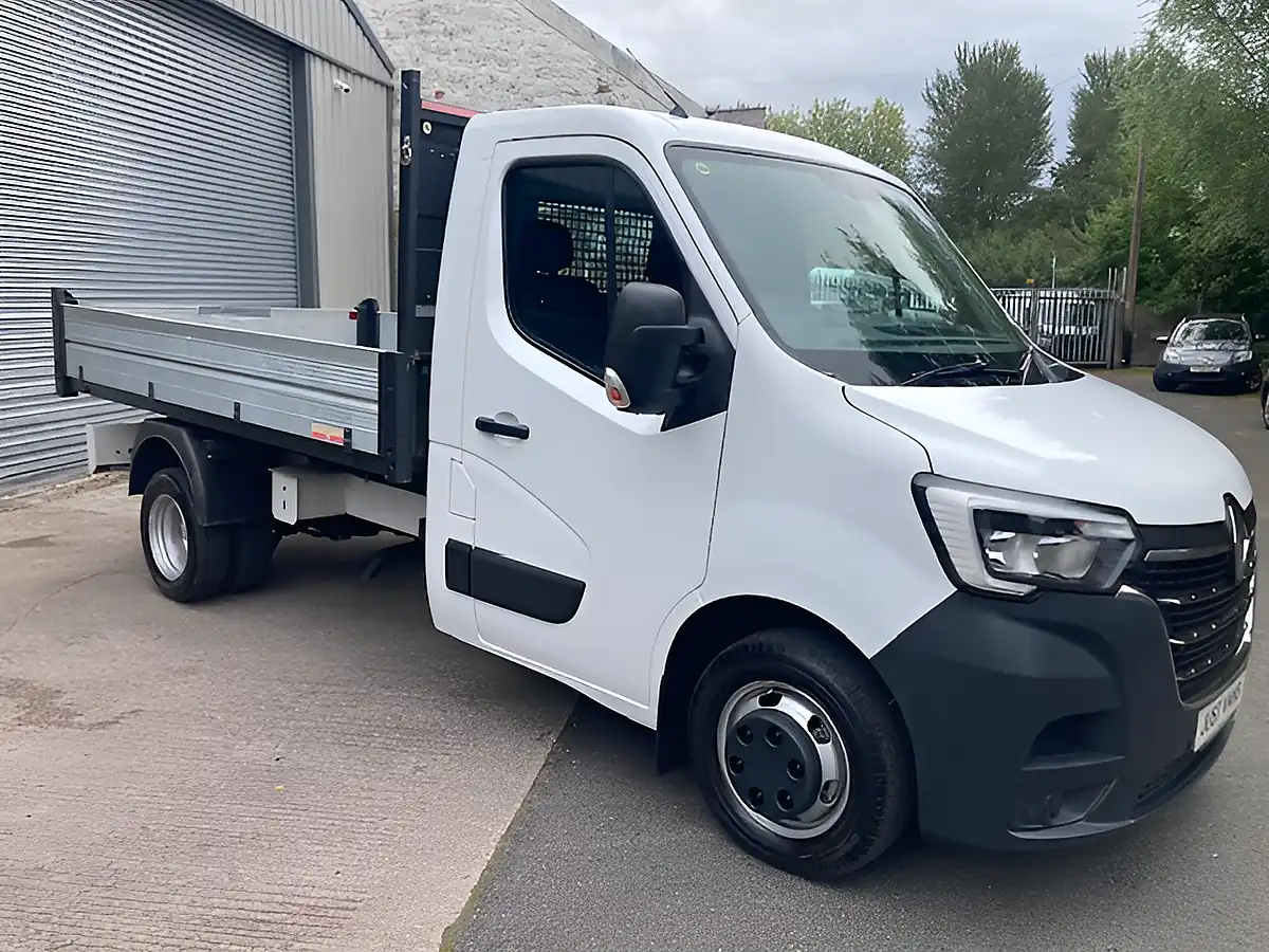 Used 2022 Renault Master Business White - Front View