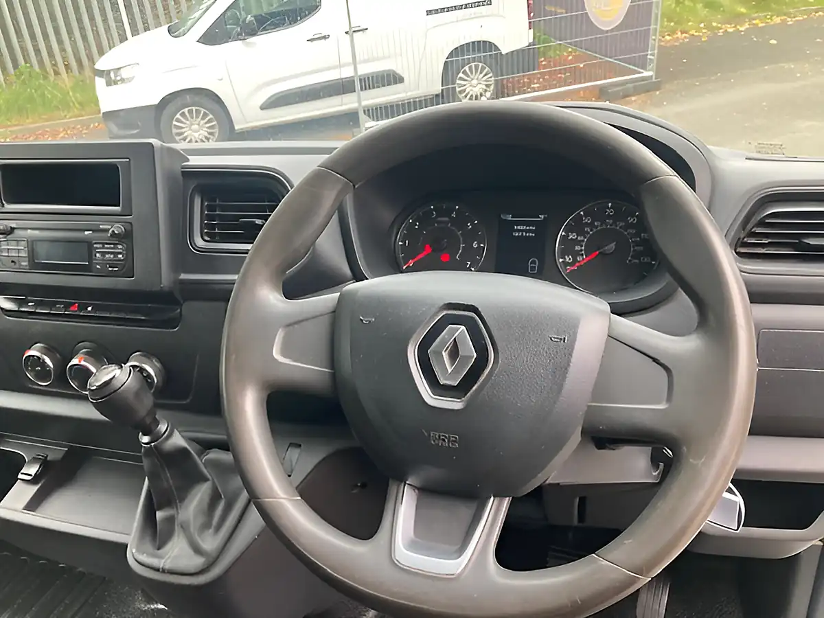 Used 2022 Renault Master Business White - Interior and Exterior details 7