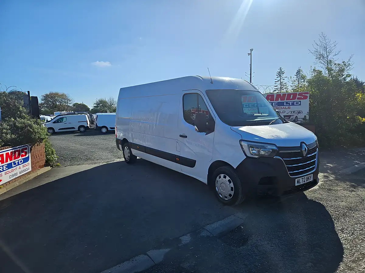 Used 2022 Renault Master LM35 Business Lwb White - Front View