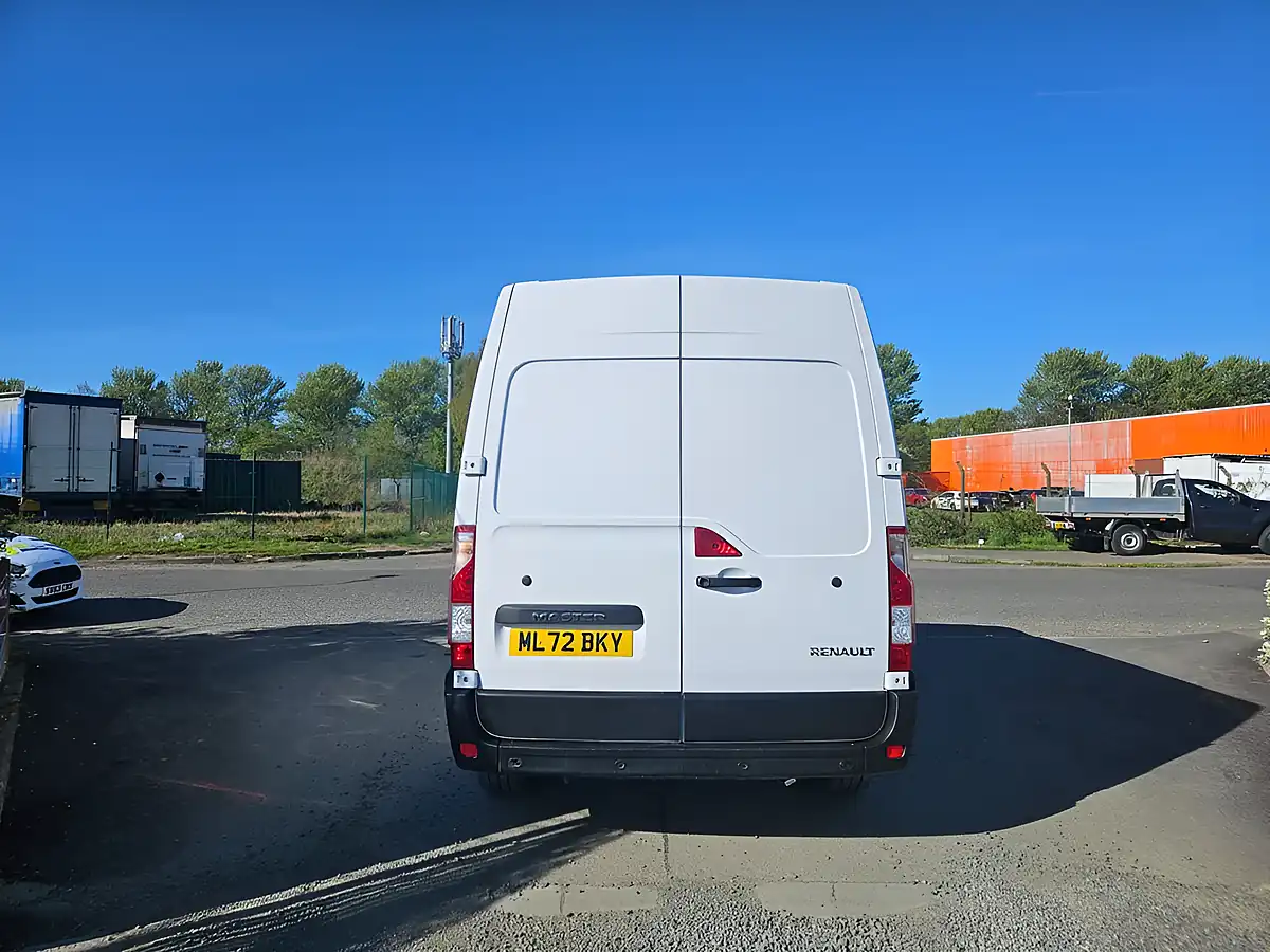 Used 2022 Renault Master LM35 Business Lwb White - Interior and Exterior details 7