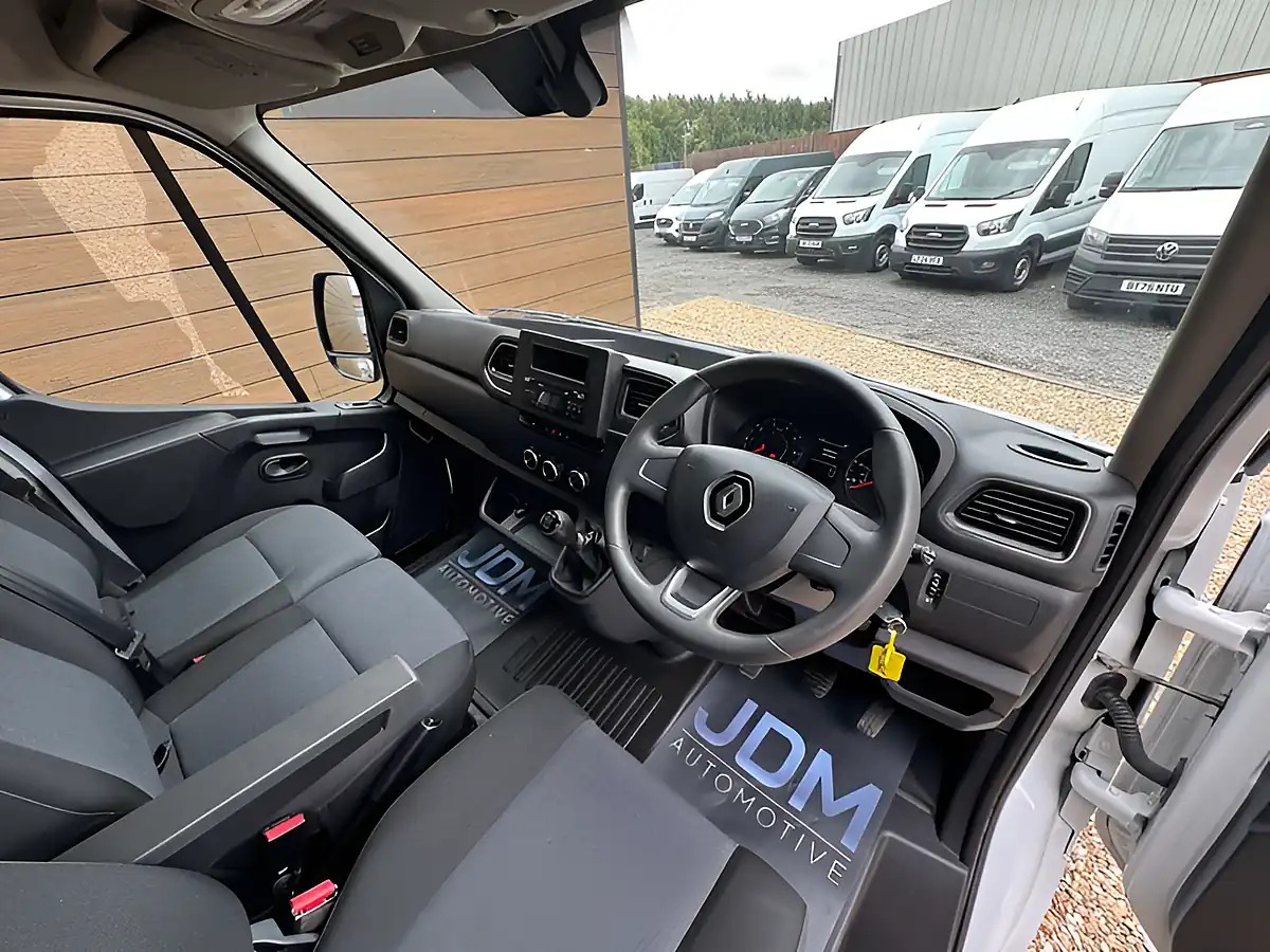 Used 2022 Renault Master LM35 Business+ Mineral White - Interior and Exterior details 16