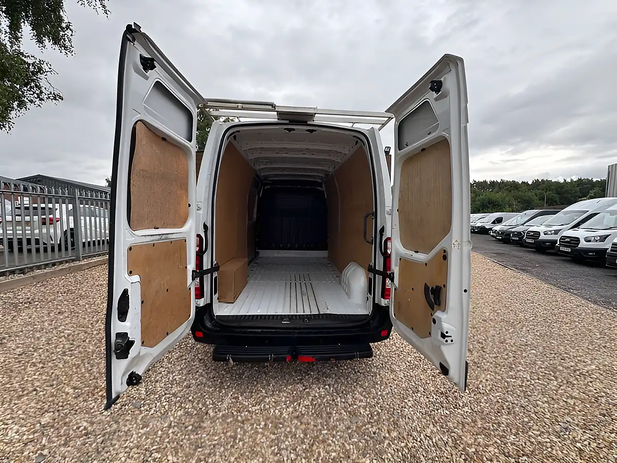 Used 2022 Renault Master LM35 Business+ Mineral White - Interior and Exterior details 5