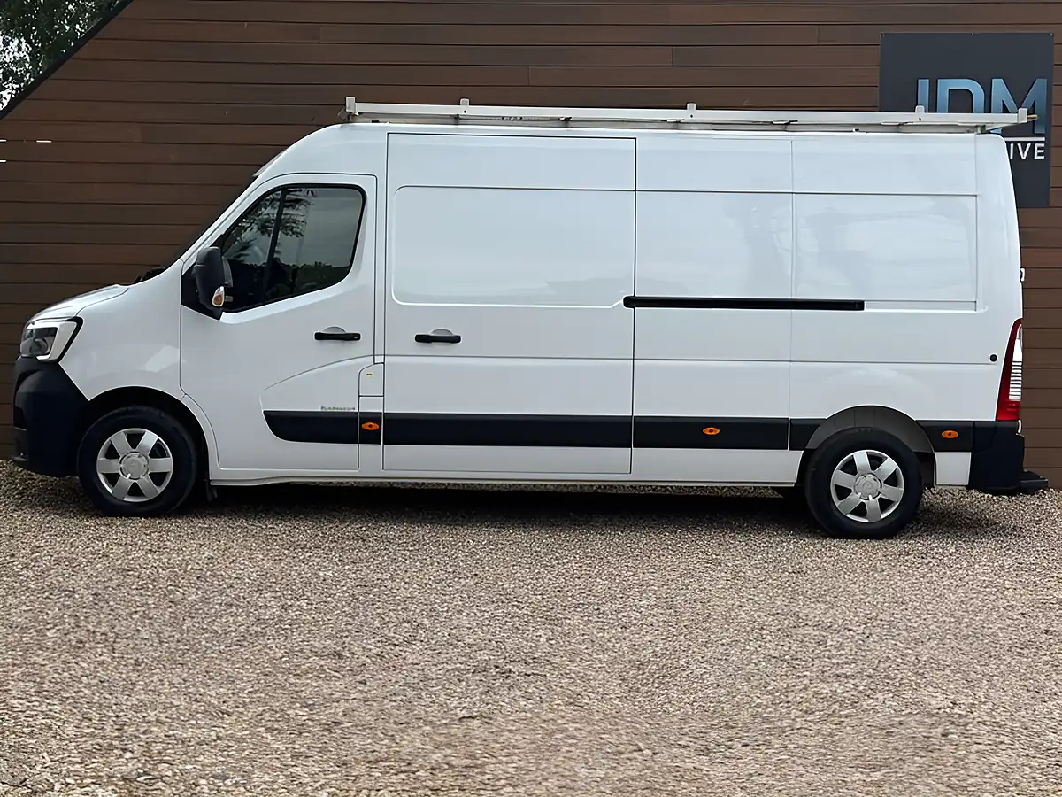 Used 2022 Renault Master LM35 Business+ Mineral White - Interior and Exterior details 8