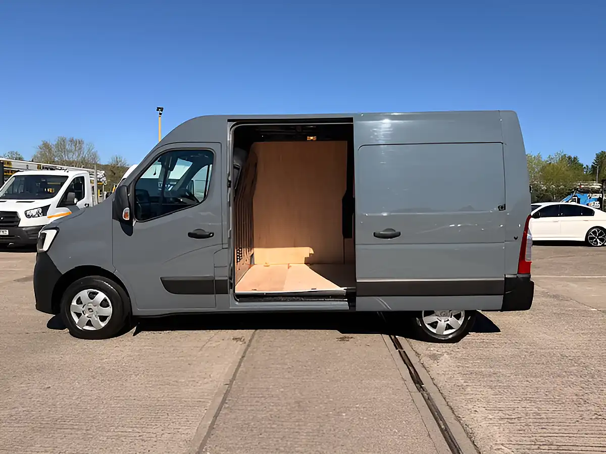 Used 2022 Renault Master MM35 Business Plus Grey - Interior and Exterior details 10