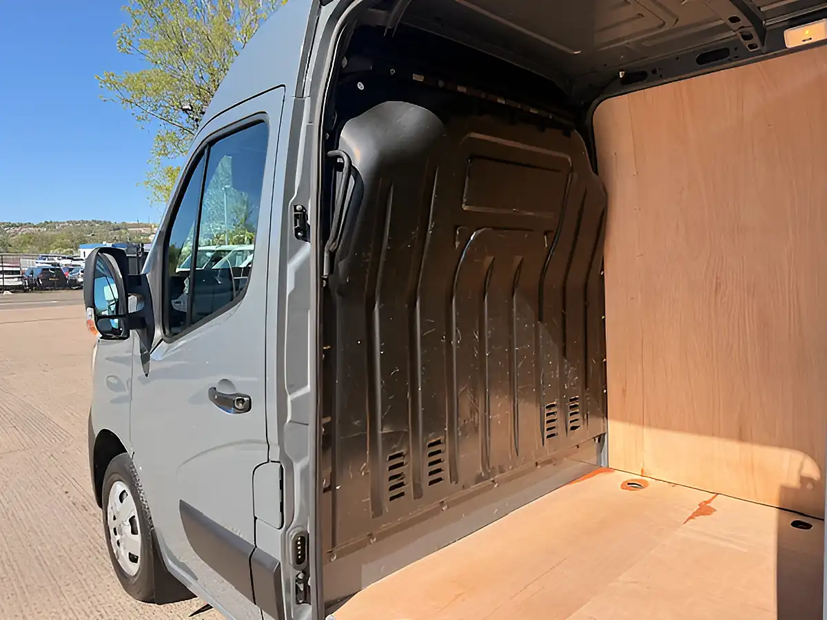 Used 2022 Renault Master MM35 Business Plus Grey - Interior and Exterior details 12