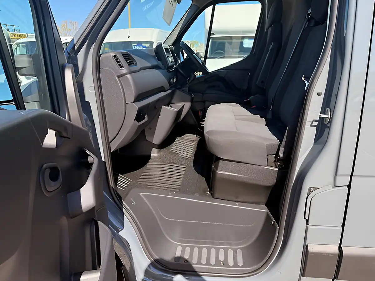 Used 2022 Renault Master MM35 Business Plus Grey - Interior and Exterior details 16