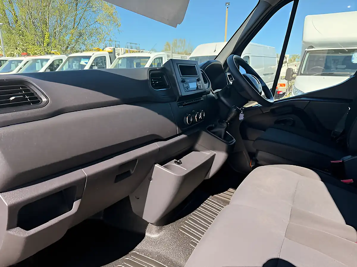 Used 2022 Renault Master MM35 Business Plus Grey - Interior and Exterior details 18