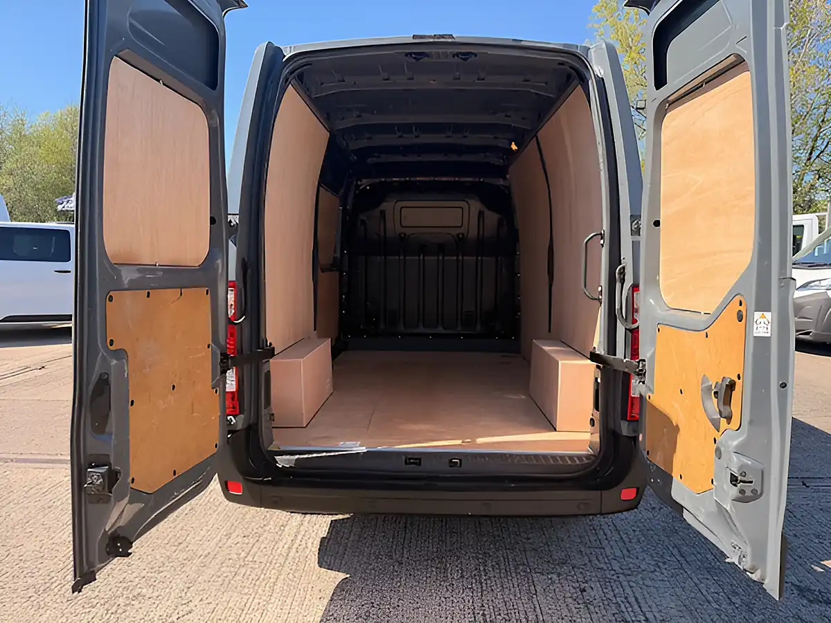 Used 2022 Renault Master MM35 Business Plus Grey - Interior and Exterior details 6