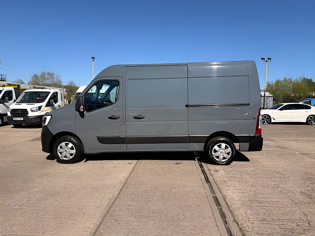 Used 2022 Renault Master MM35 Business Plus Grey - Interior and Exterior details 9