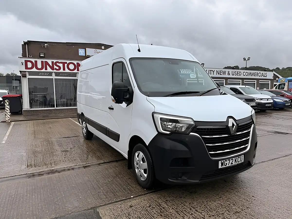 Used 2022 Renault Master MM35 Business Plus White - Front View
