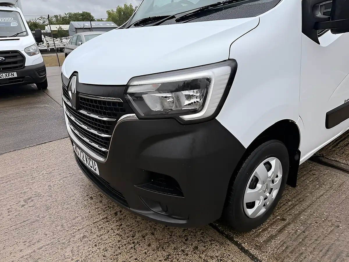Used 2022 Renault Master MM35 Business Plus White - Interior and Exterior details 13