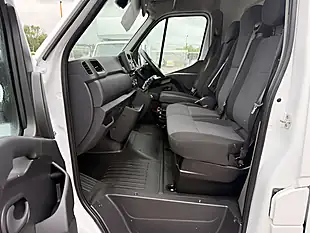 Used 2022 Renault Master MM35 Business Plus White - Interior and Exterior details 15
