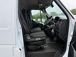 Used 2022 Renault Master MM35 Business Plus White - Interior and Exterior details 17