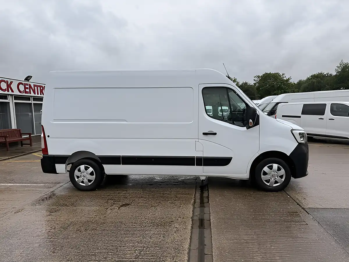 Used 2022 Renault Master MM35 Business Plus White - Interior and Exterior details 2