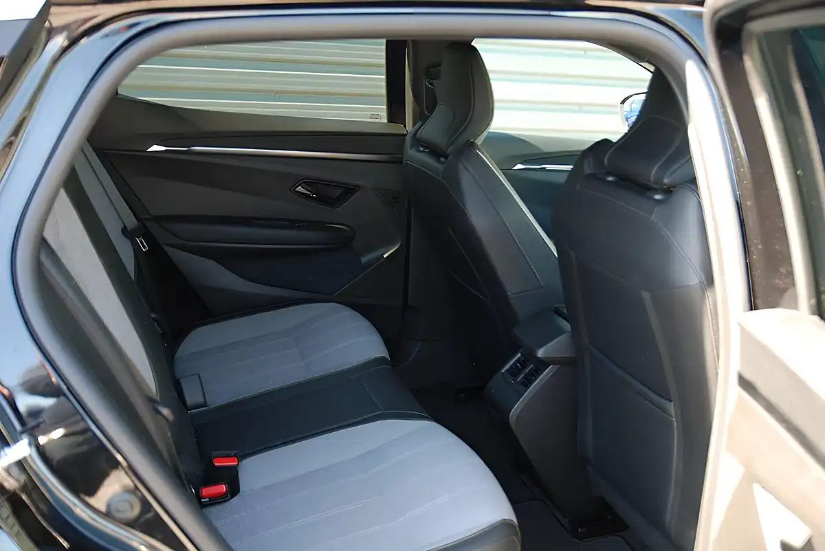 Used 2022 Renault Megane E-Tech Launch Edition Black - Interior and Exterior details 8