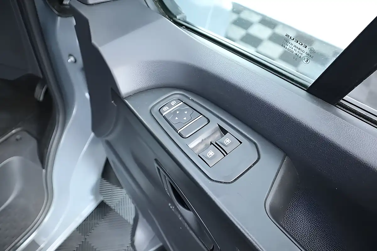 Used 2022 Renault Trafic Business Grey - Interior and Exterior details 15