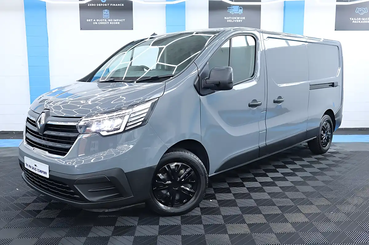Used 2022 Renault Trafic Business Grey - Interior and Exterior details 7