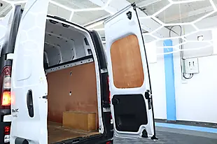 Used 2022 Renault Trafic Business High Roof White - Interior and Exterior details 12